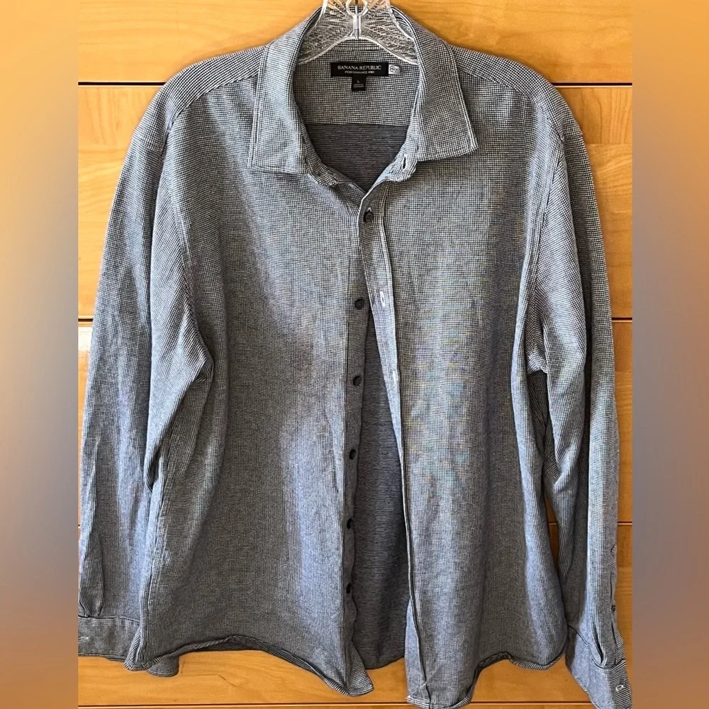 Banana Republic Performance Knit Men's Button-Up Shirt